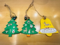 クリスマス特設フリーハンドメイドコーナーがあり、子供たちも暇しませんでした。かわいい飾りができました。