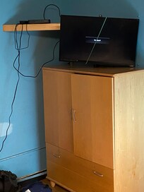 TV held on by bungee chord