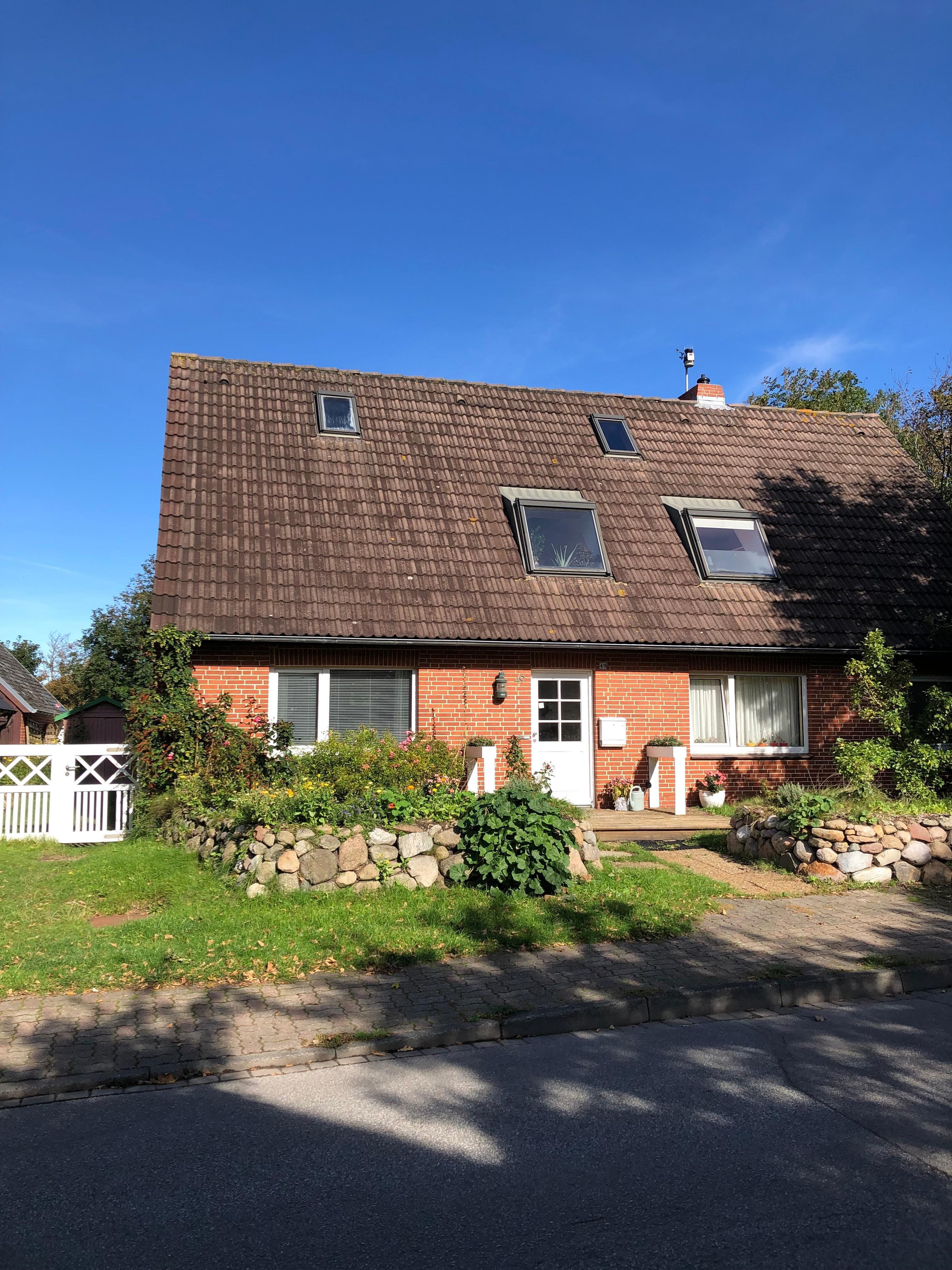  Straßenansicht des Hauses 