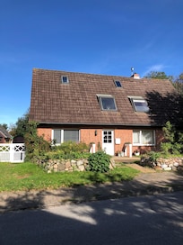 Straßenansicht des Hauses