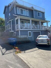 Gorgeous home with a driveway to park in!