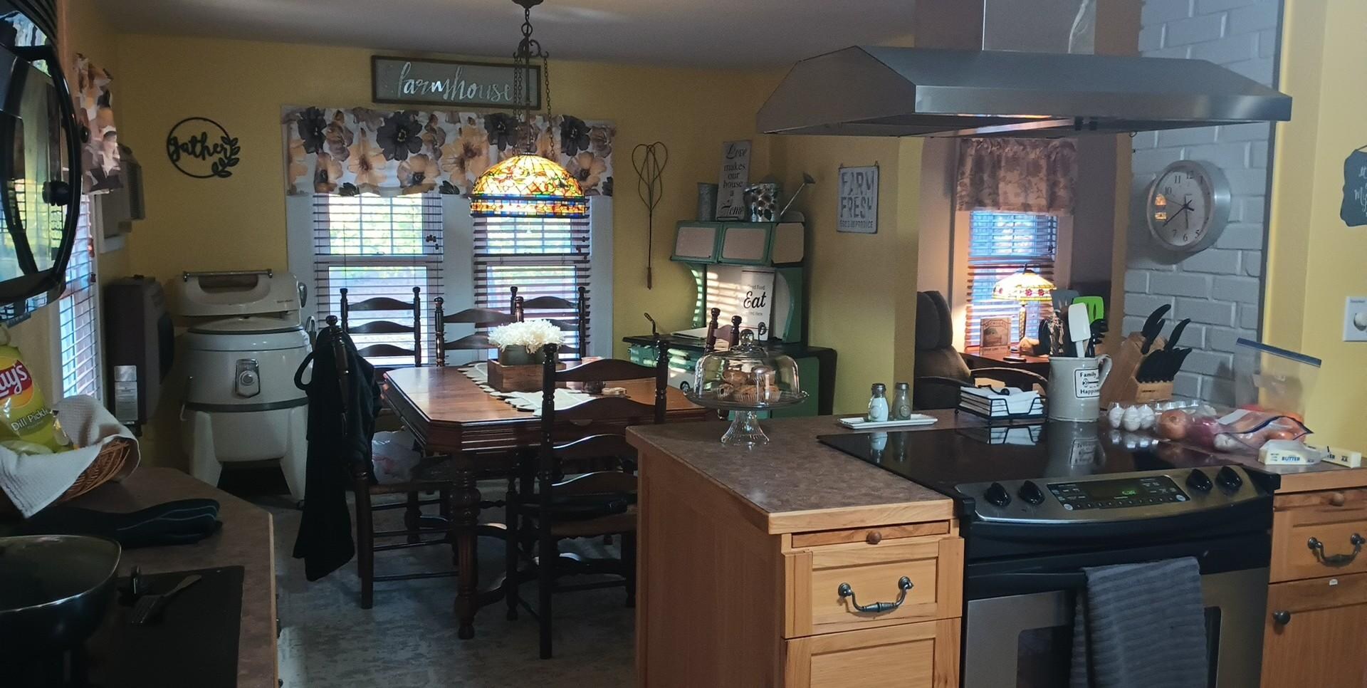 Open kitchen dining experience 