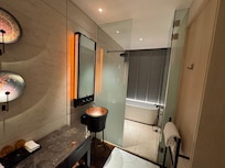 Twin room shower area
