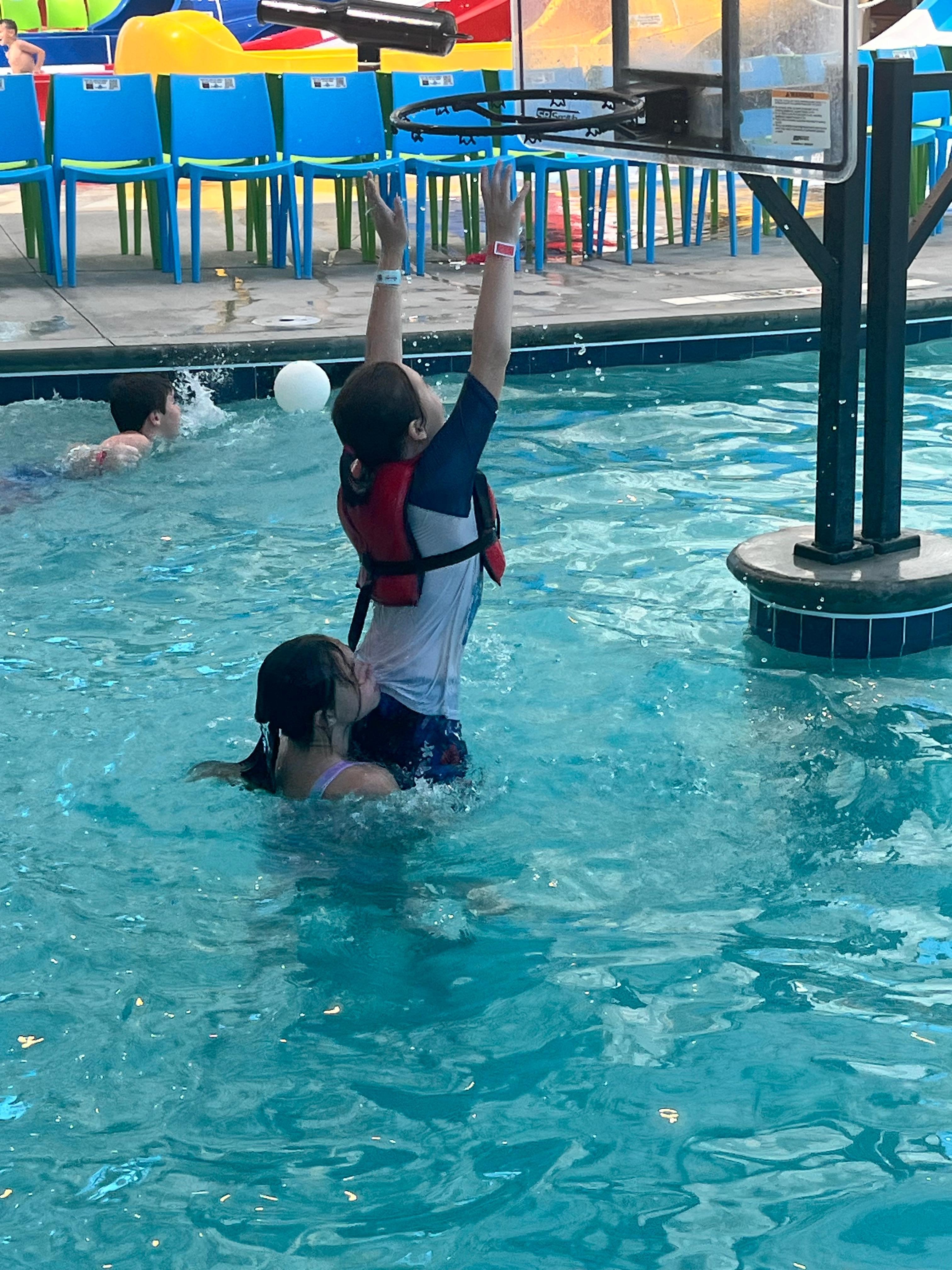 Shoot g basketball in the indoor pool