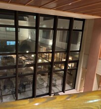 中庭があり、天気がよければゆったりできそうな空間があります。