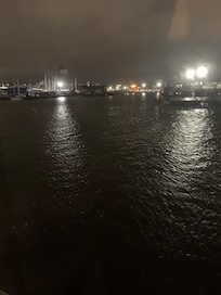 Utsikten från hotellfönstret. Jättefint med vattnet och staden utanför ❤️