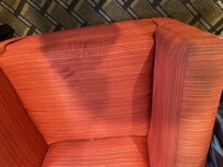 El sillón estaba todo manchado