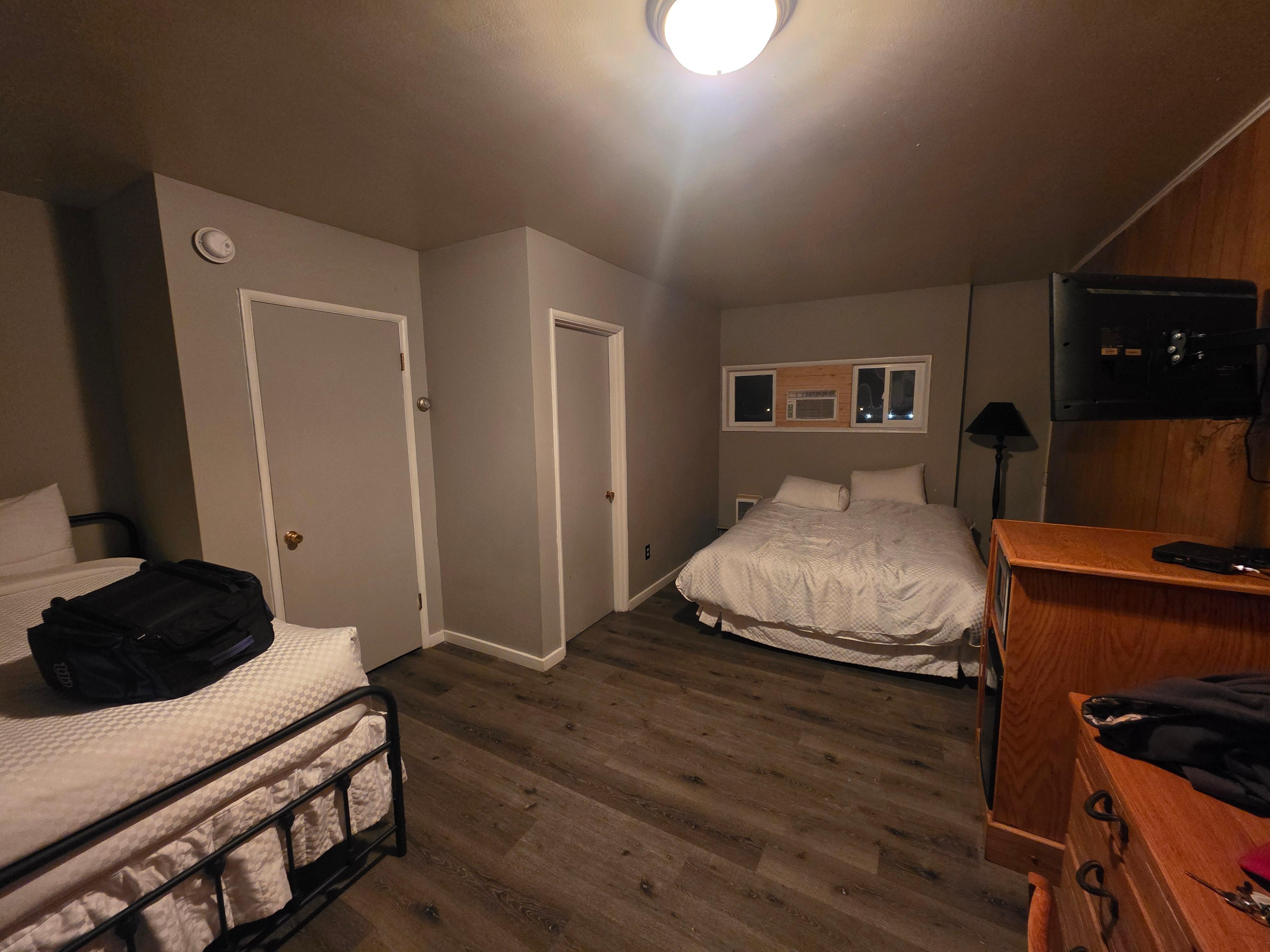 Very cosy and simple room with great features!