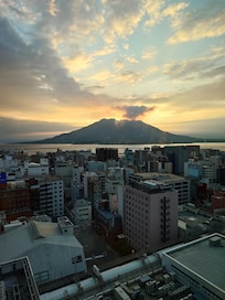 宿泊客なら誰でもいける15階からの早朝の景色です。桜島がきれいでした。