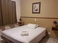 quarto duplo para uso individual, frigo e ar-condicionado