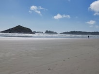 Walk at Long Beach, just north of Uclulet, on our way to Tofino.
