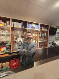 Best Western bartender, Damien.