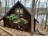 Just a nice picture of the cutest little cabin.