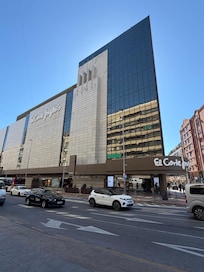 El Corte Inglés i närheten.