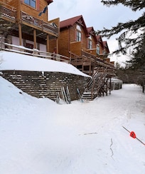 Access to slopes from behind the property leaving from the front door. No access to Night skiing from here at Silver Creek.