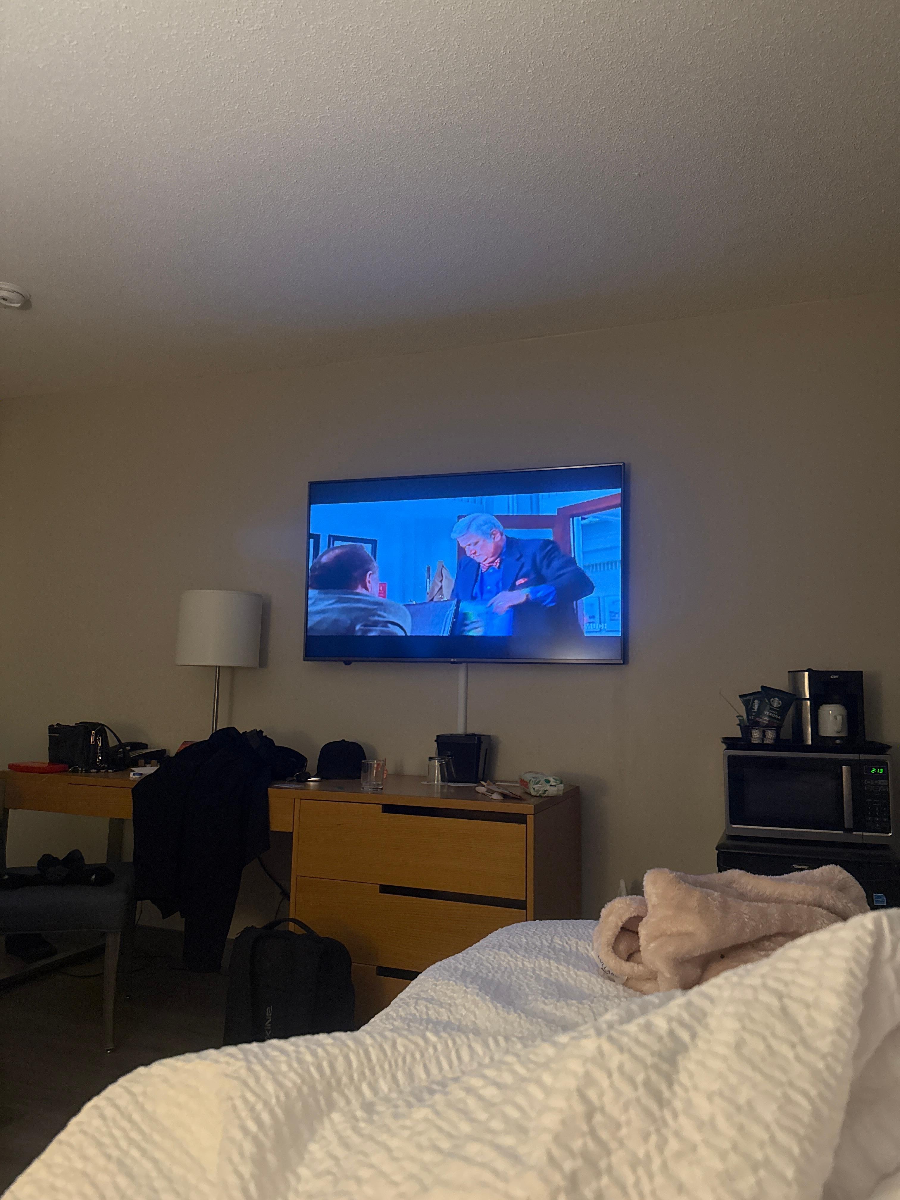 Generally a clean room, fresh towels,  one seemed too old and wasn’t functioning, newer flat screen tv, the basic tv guide was nostalgic of the olden days, decent Starbucks coffee to enjoy in the morning, microwave, mini refrigerator. 