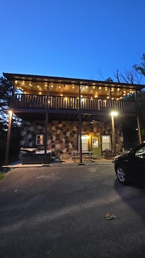 The outside lit up at night time đ„°