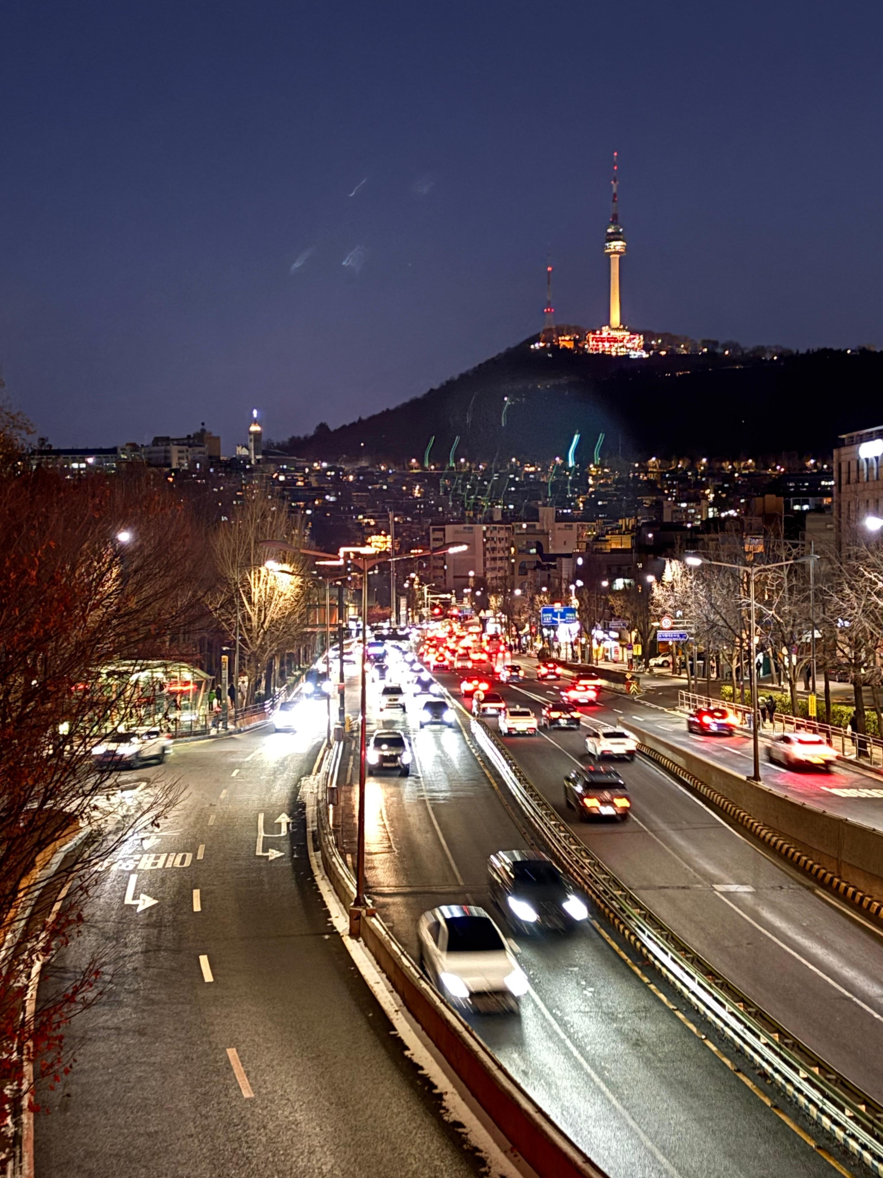 녹사평駅近歩道橋からの景色
