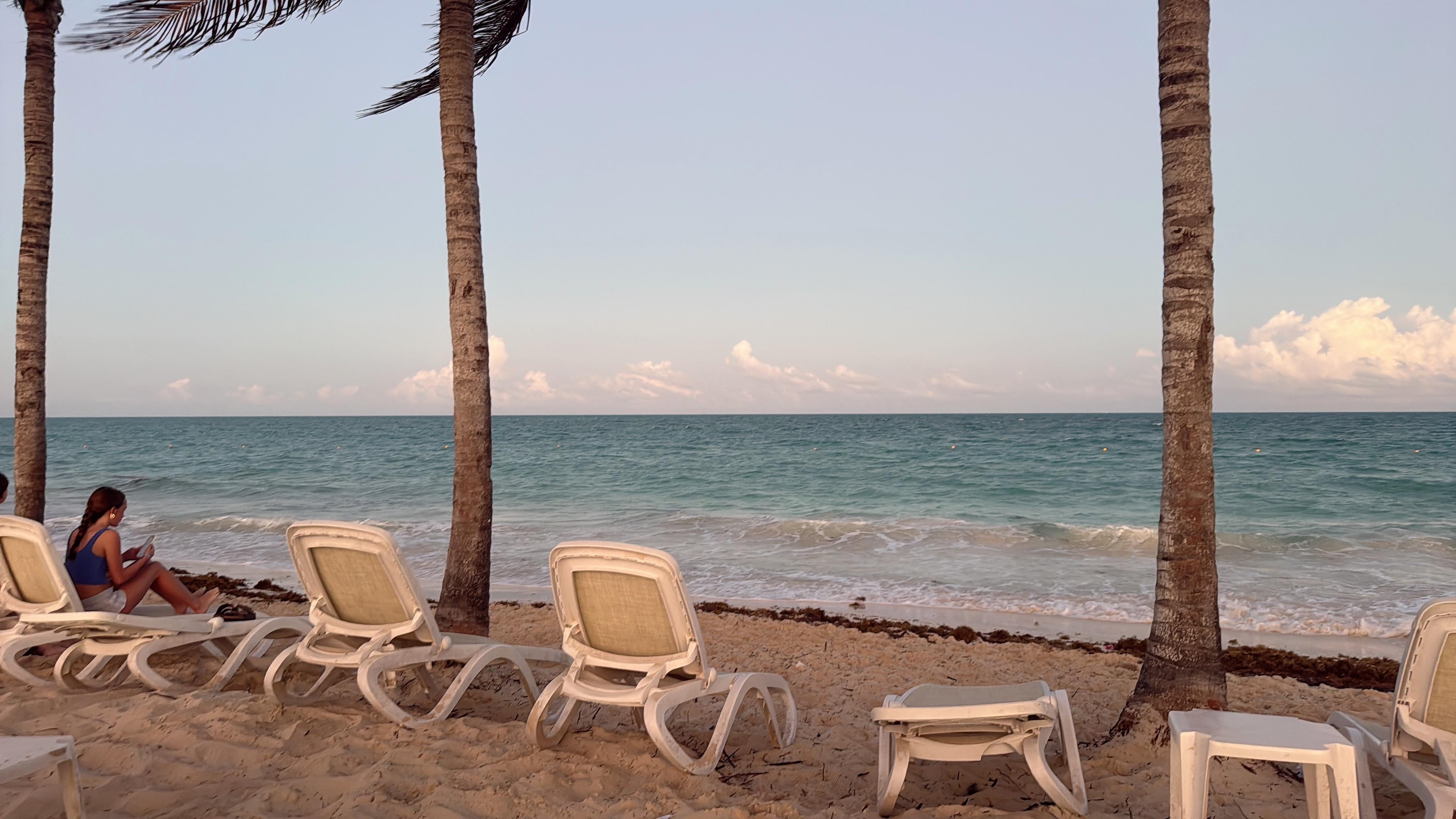 Feel so peaceful. I can sit hours just look at the beach. 