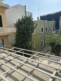 A room with no garden view 2