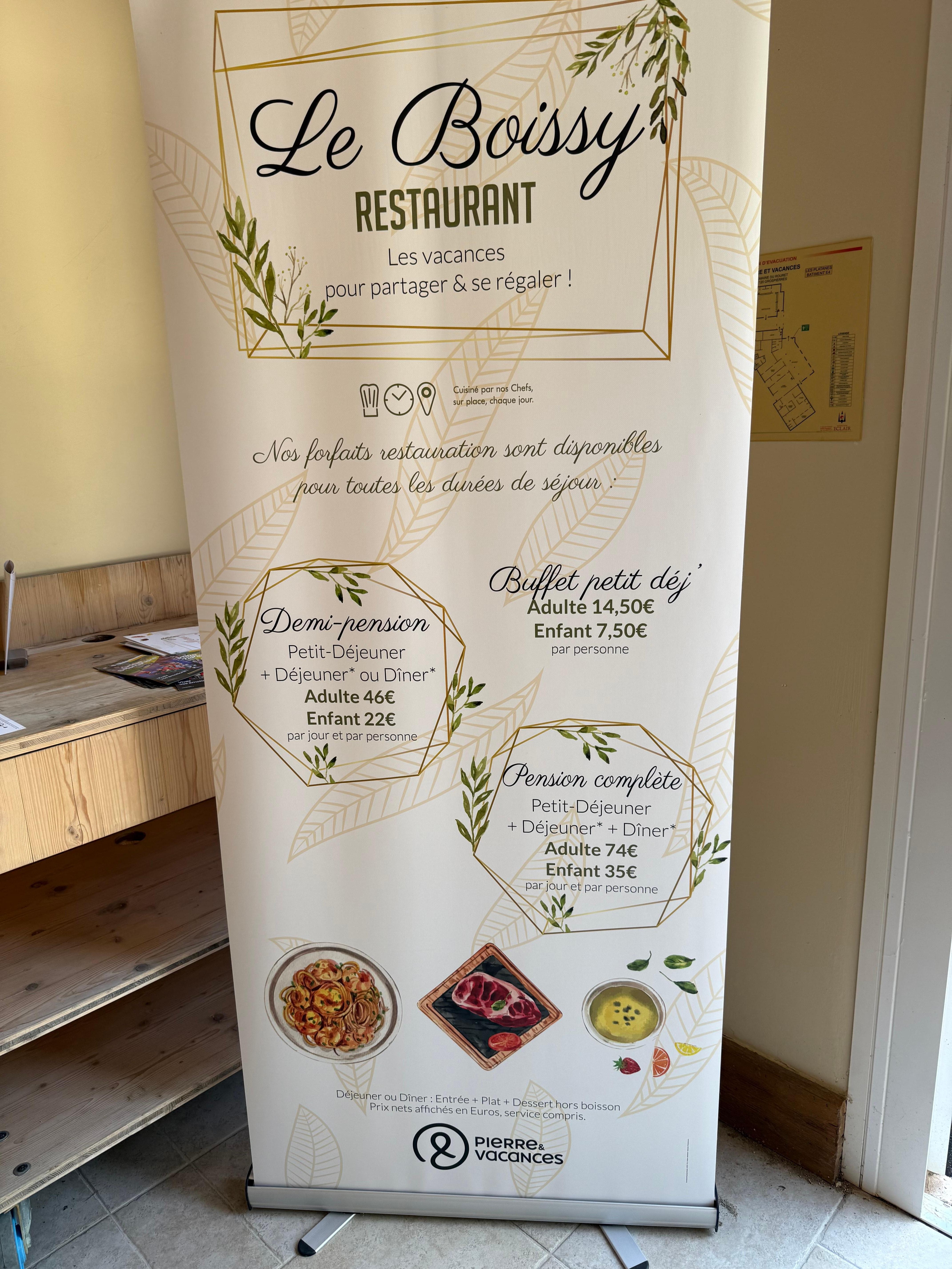 Attention le prix des petits dej sur place ne correspondent pas à ceux indiqués sur Expedia mais la gérante nous a gentiment offert le déjeuner pour palier à l’erreur! Merci encore.