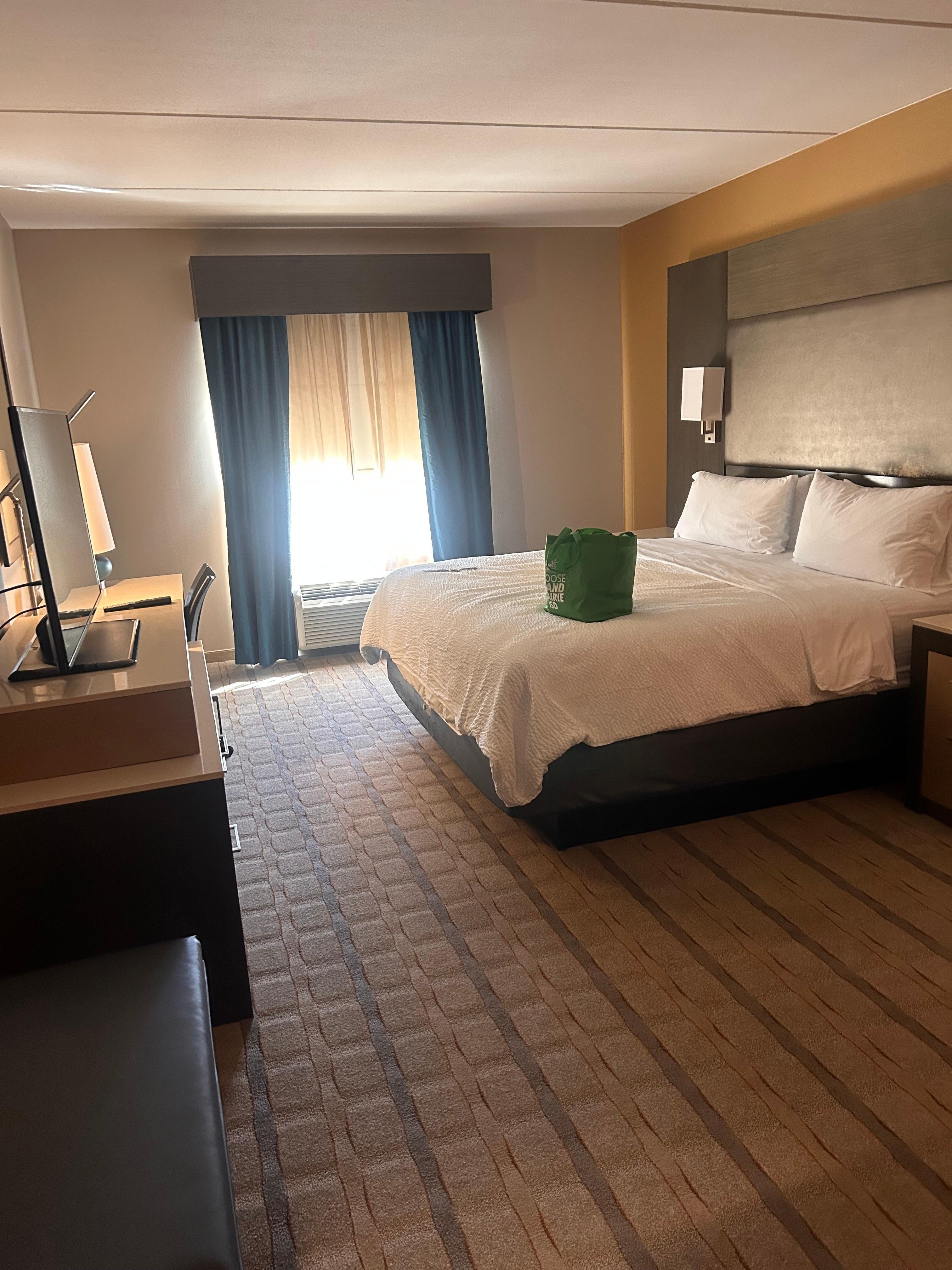 Room have plenty of space comfortable bed