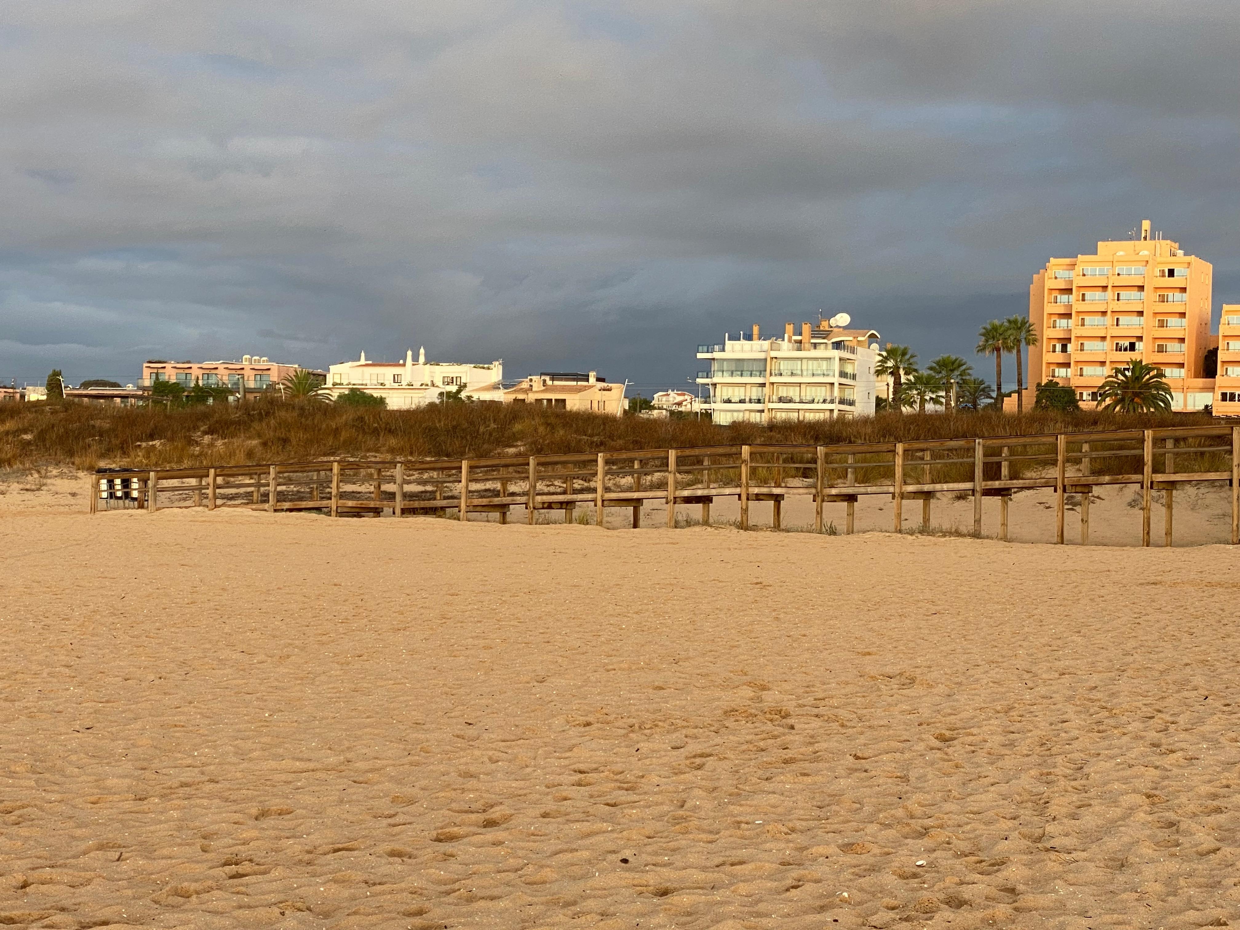 Strand von Meia Praia mit Sicht zur Wohnung