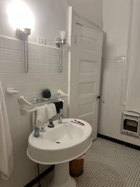 Main bathroom