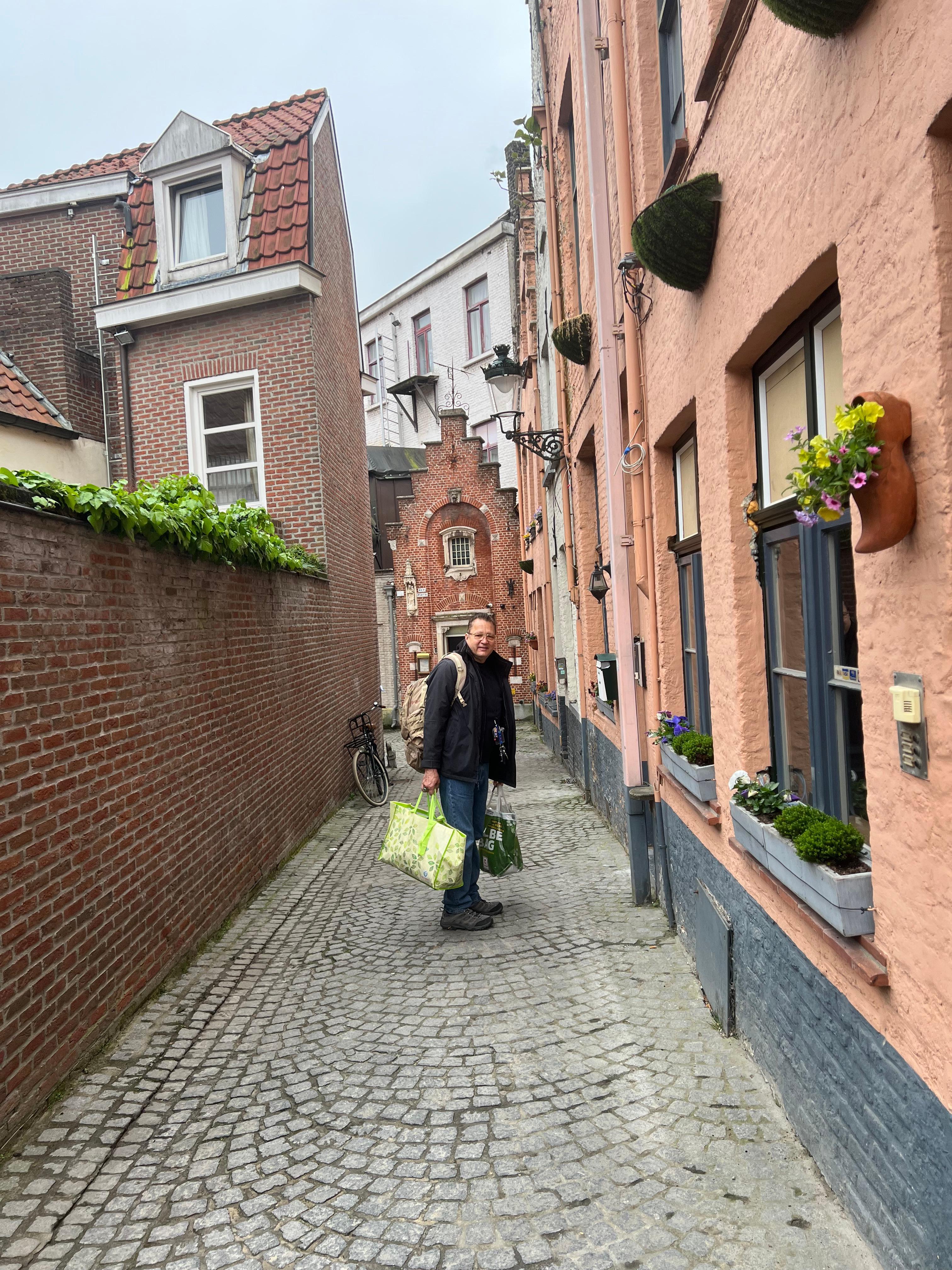 Alley way to the door of the hotel. 