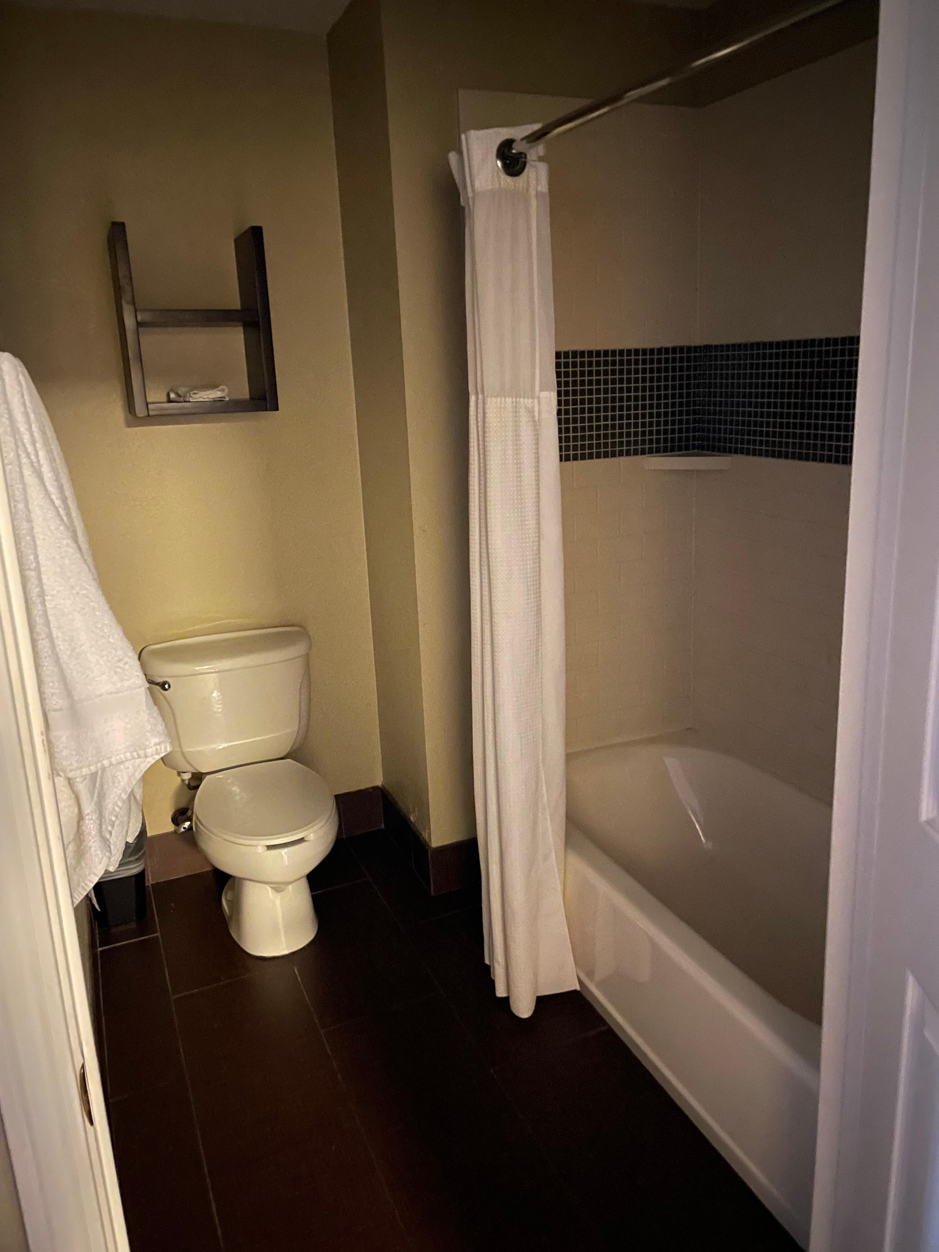 Nice large bathrooms 
