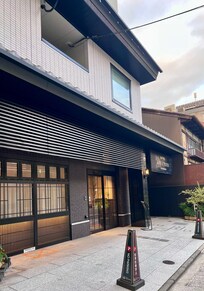 裏通りなので静か