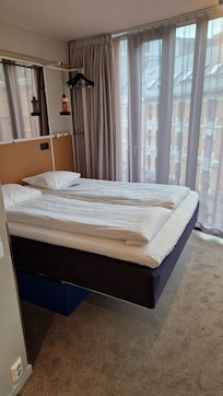 ROOM 618