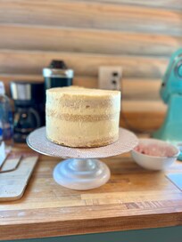 Space for cake decorating.