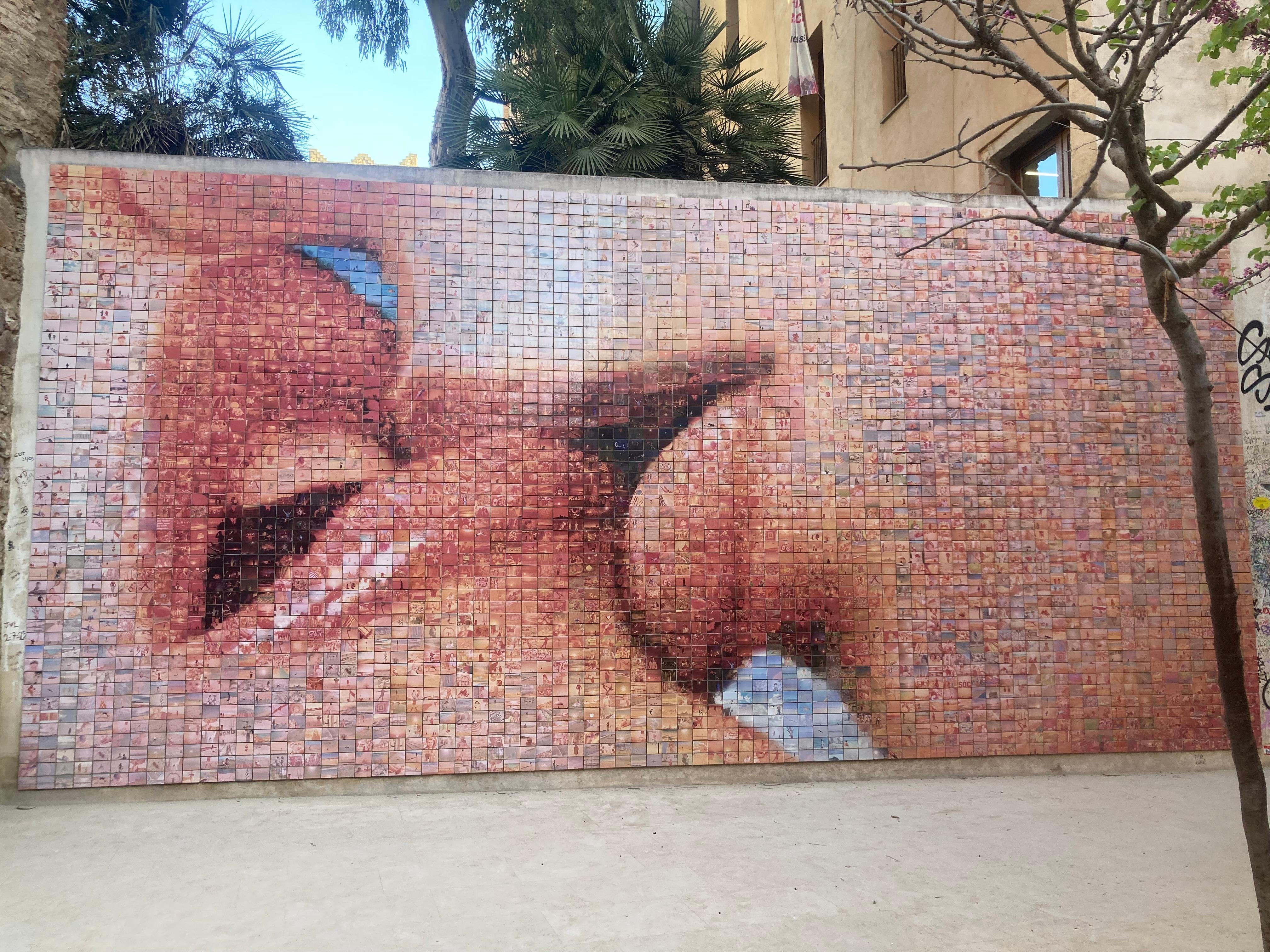 The Kissing Wall directly behind the hotel