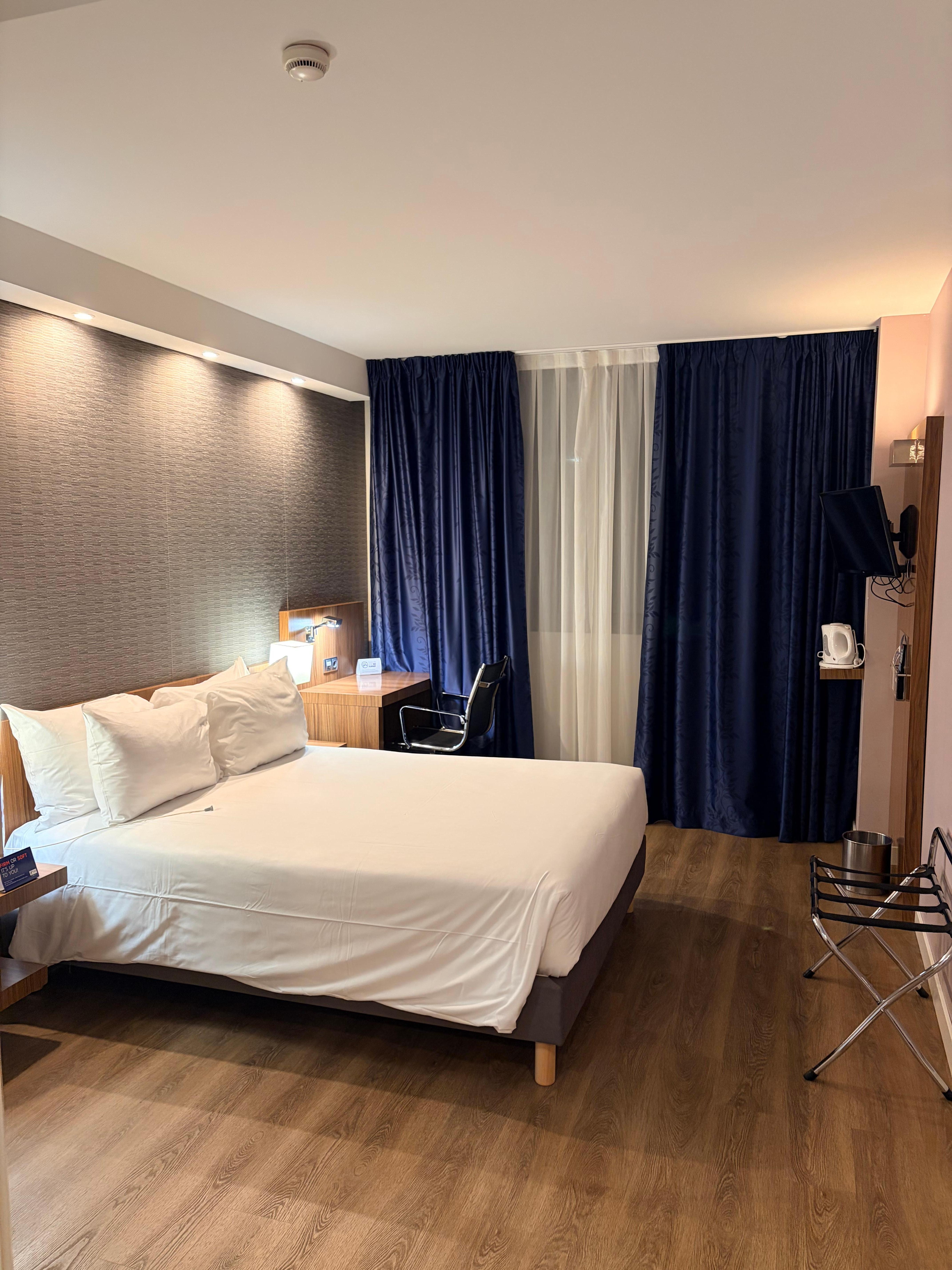 室内
ダブルベッドルームをシングルユース