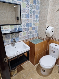 Les toilettes/salle de bain