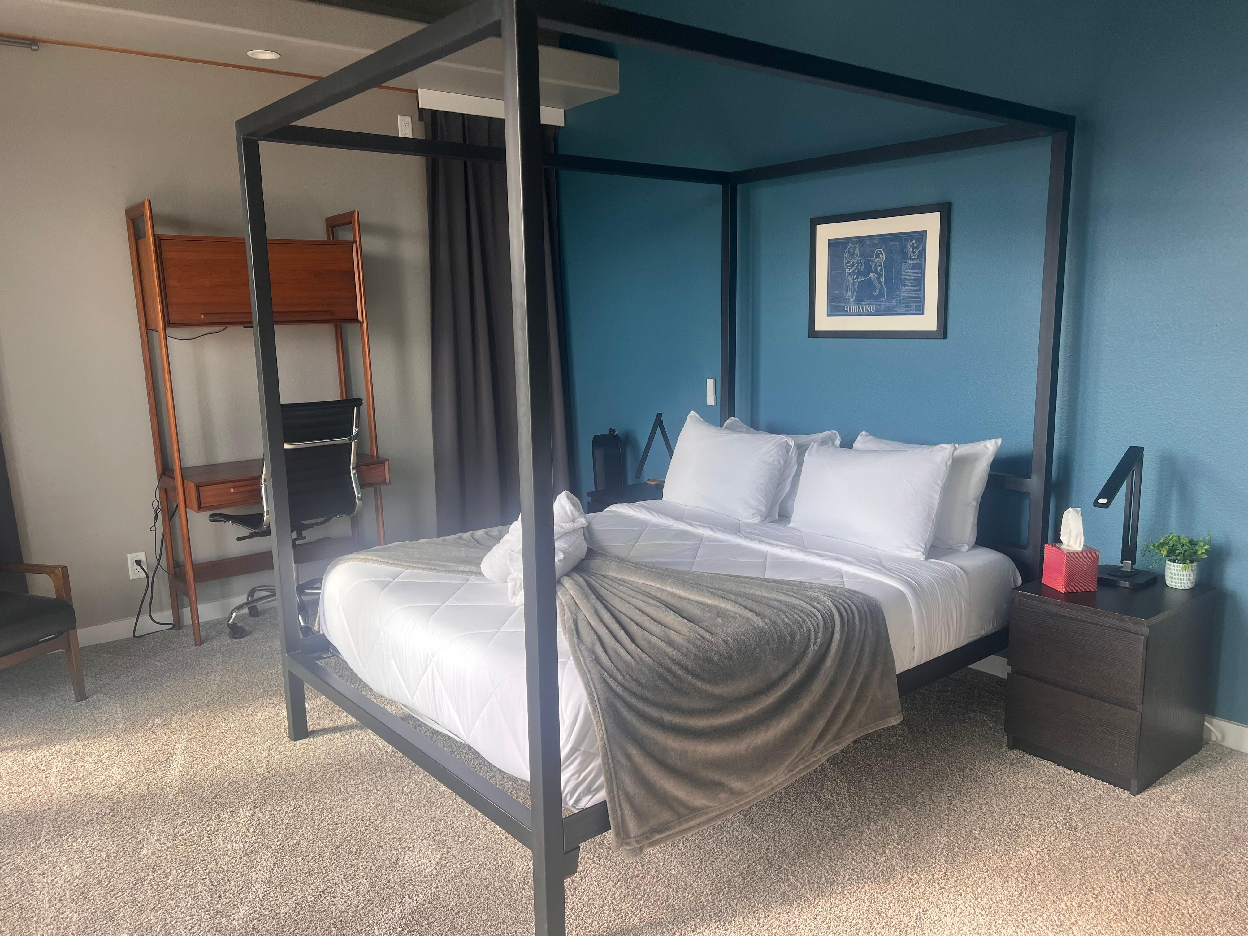 Comfortable Master.  With flick of remote, draped opened to incredible views!