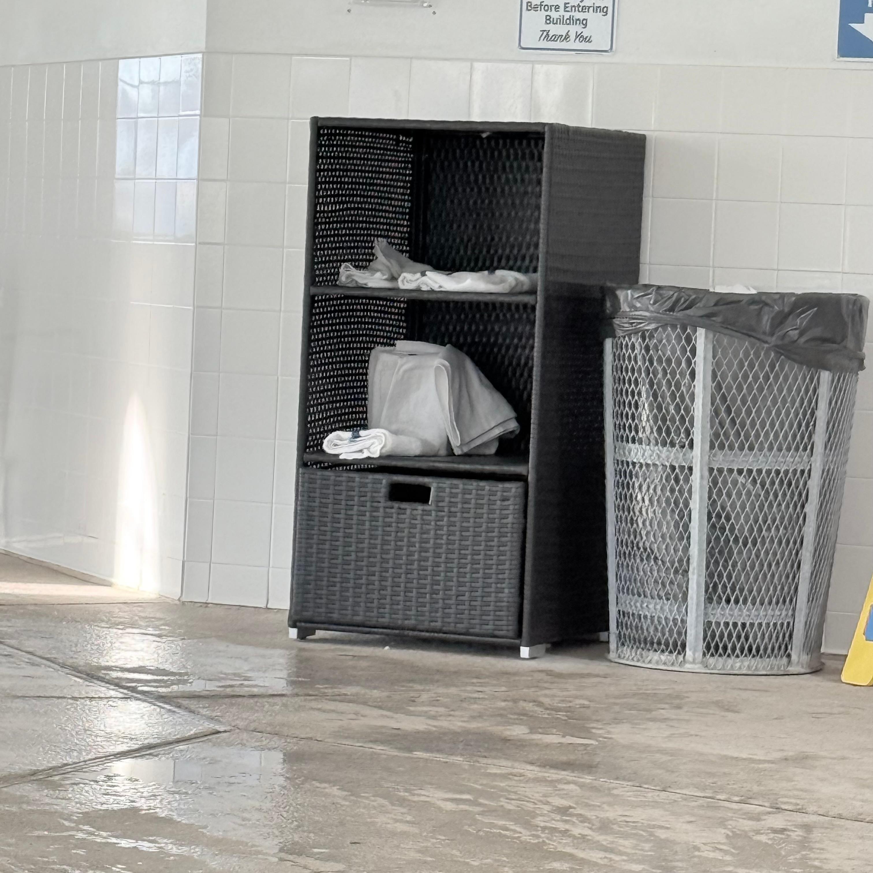 Few towels for 11 ppl in the pool