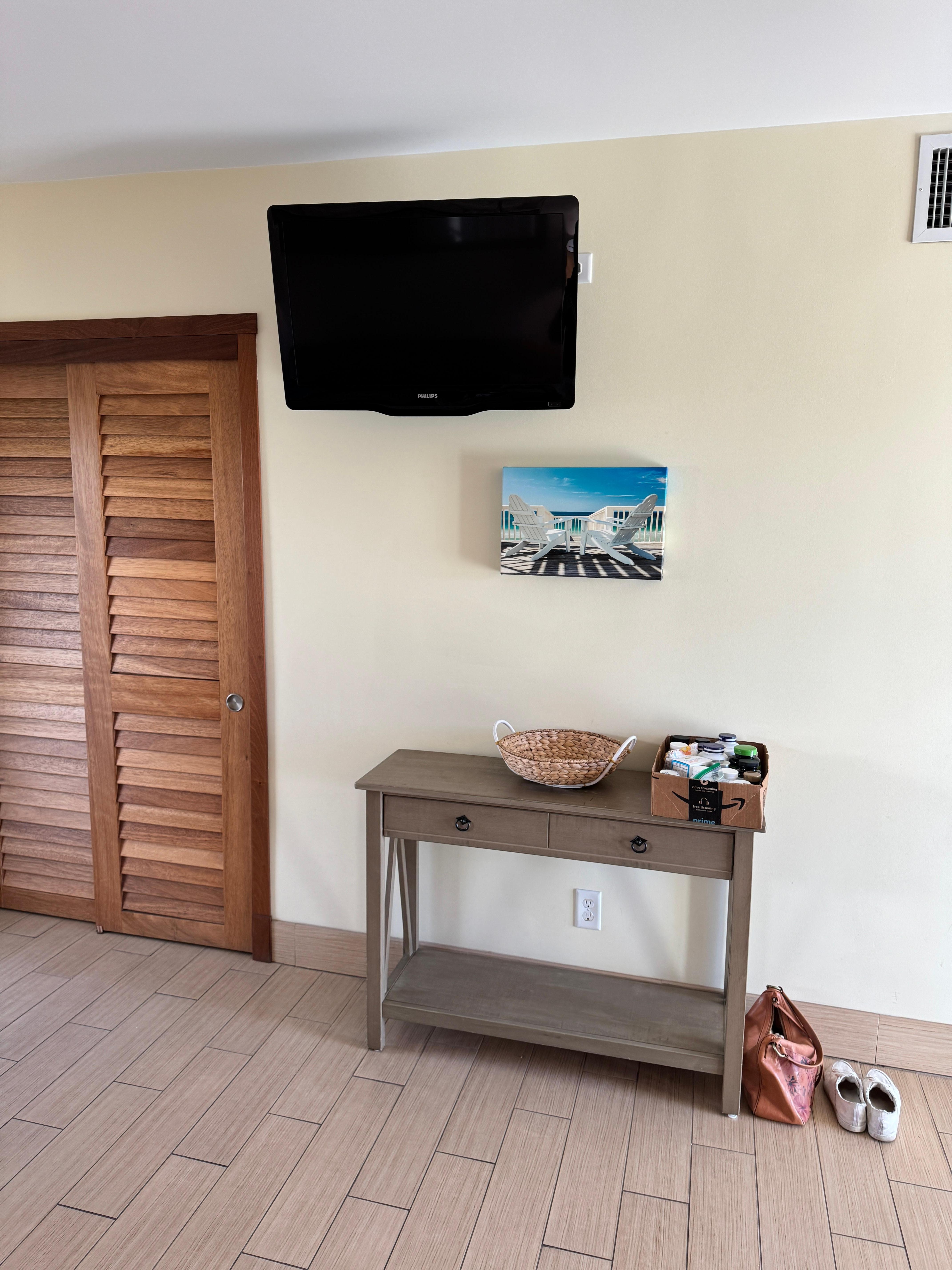 Undersized and old tv 