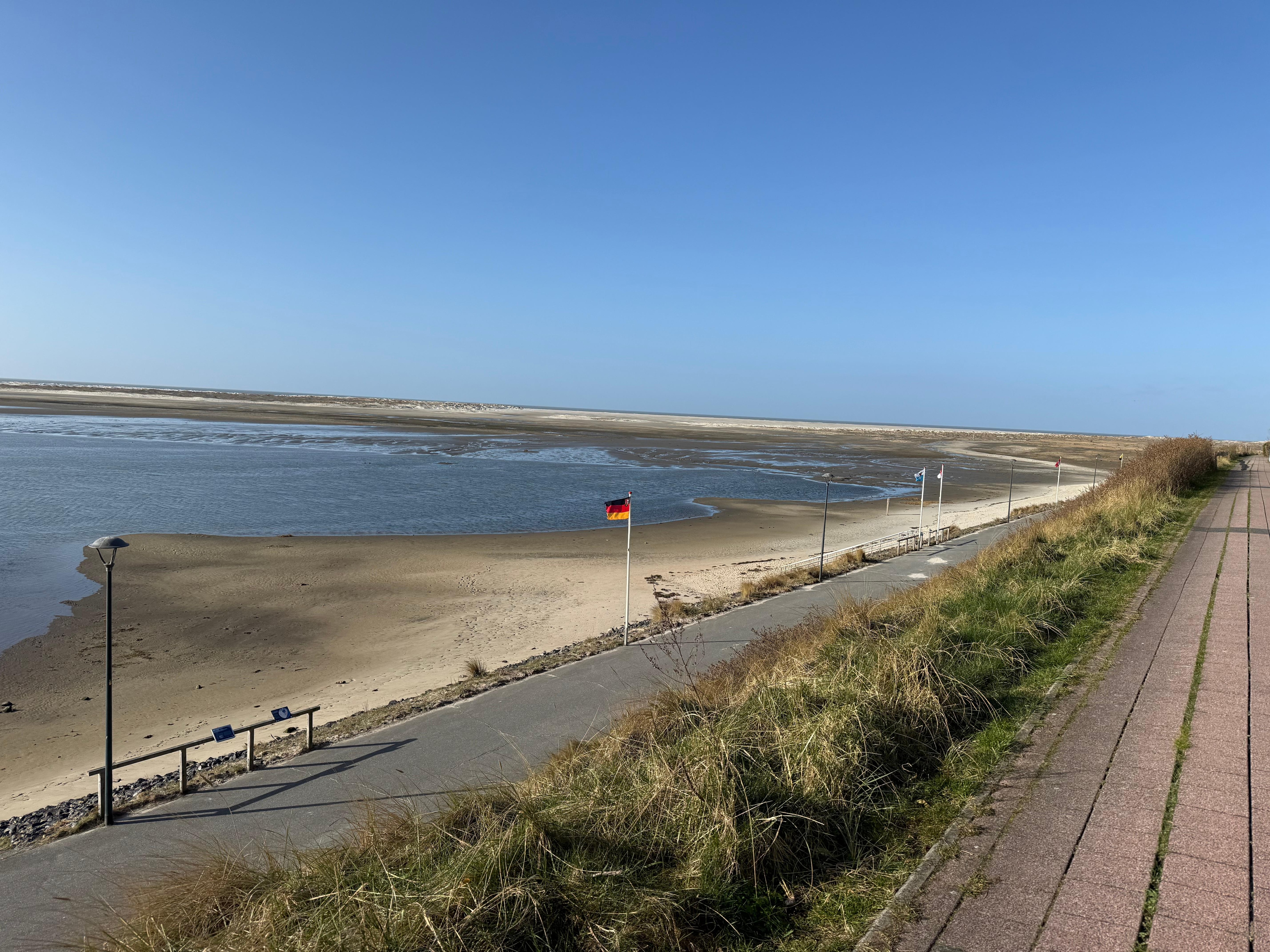 Fußweg vor dem Haus 