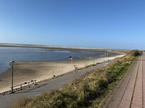 FuĂweg vor dem Haus