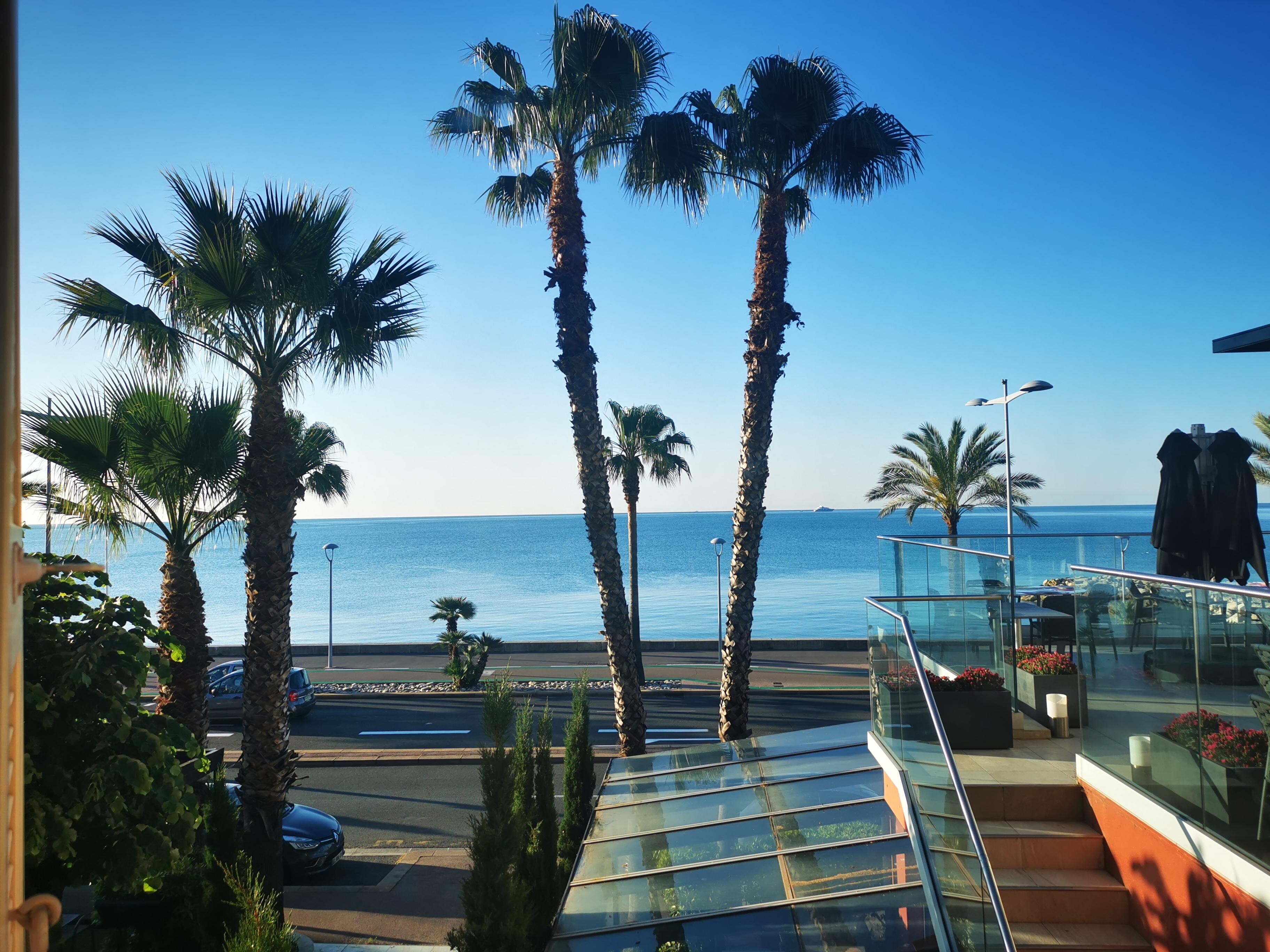 Terrasse petit-déjeuner face à la mer