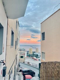 Vy från ”trädgården” när man står vid muren.