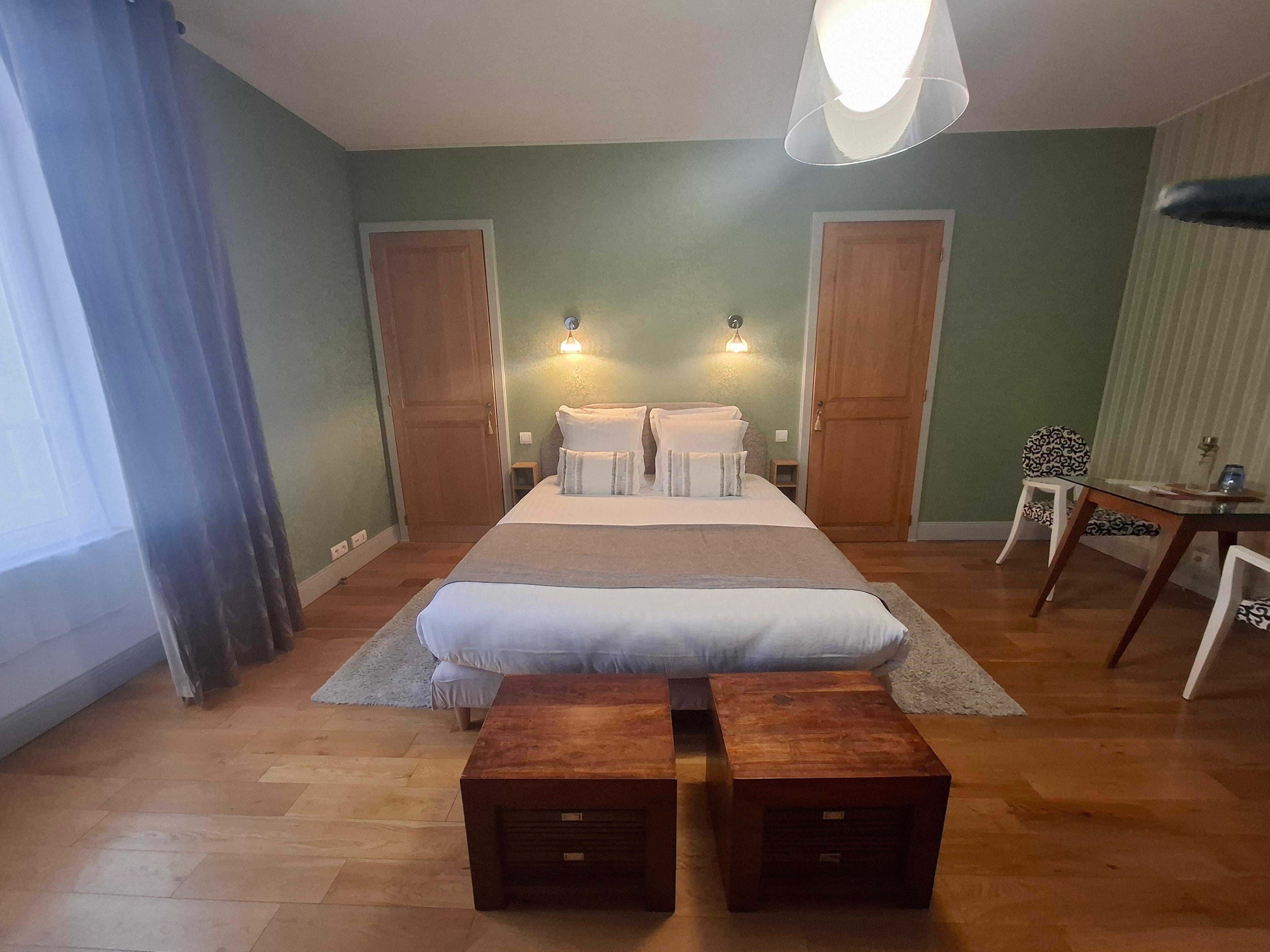 Chambre  côté  rue