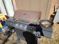 Grill with a disgusting, rusting pan on it!