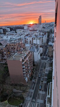 lever du Soleil vue du Studio au 17 étage.