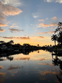 Relaxing evenings on the private dock