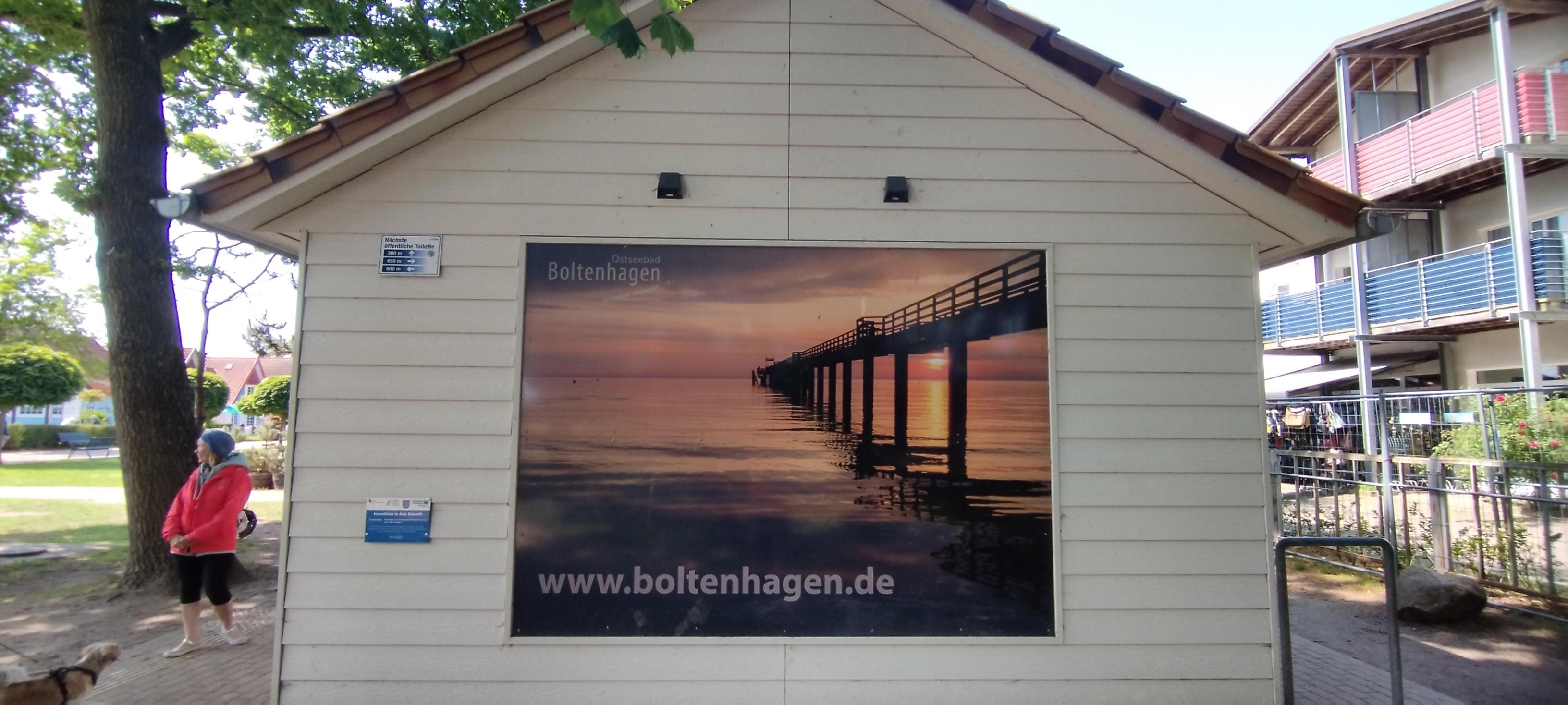 Boltenhagen , öffentliches Toilettenhaus