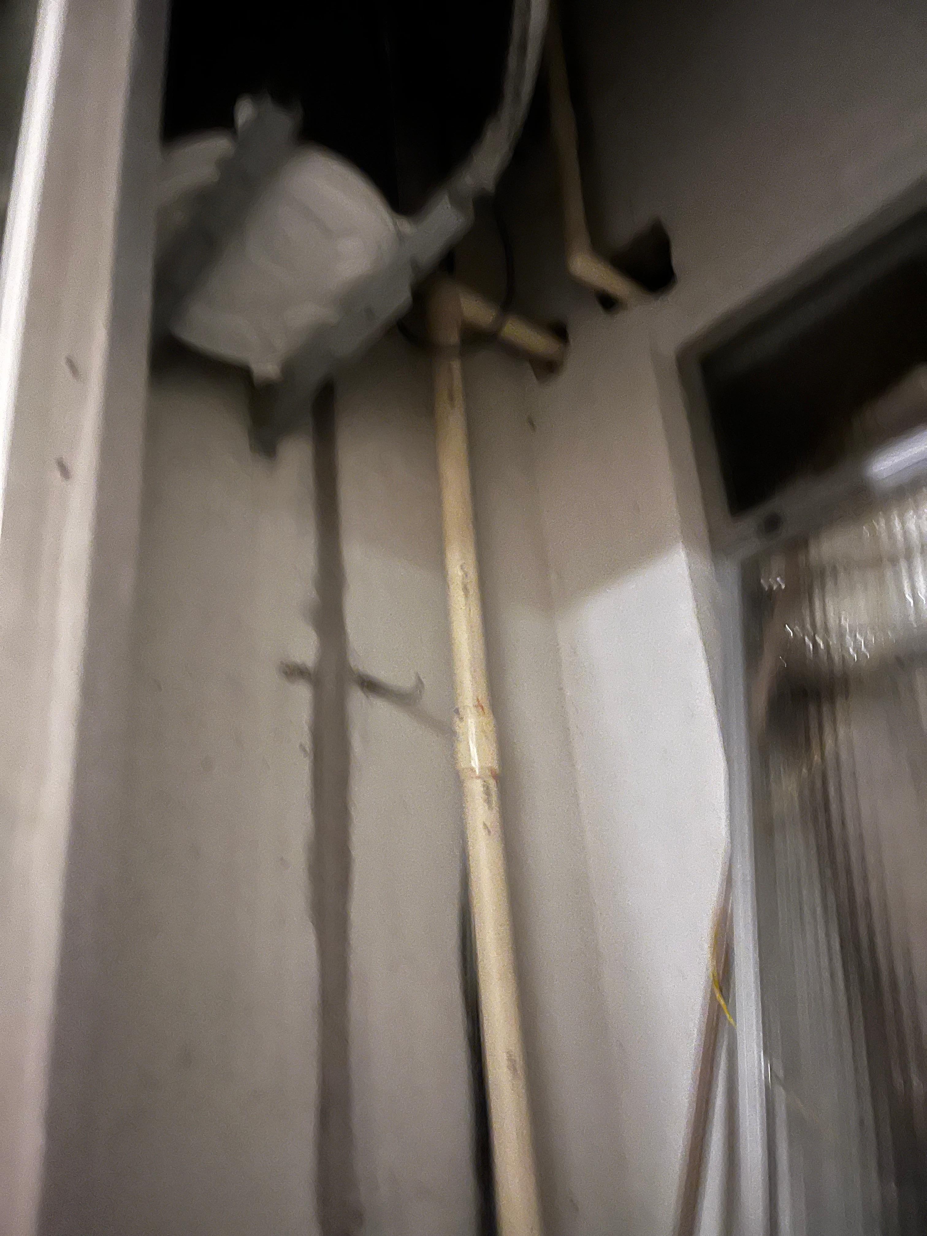 Visual da janela do 803, e ainda tem barulho do ar do quarto de cima. 