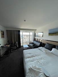 On nous avait assuré 2 grands lits et en arrivant un lit seulement et 1 canapé lit